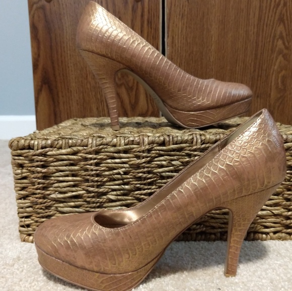 Gold platform heels - Picture 2 of 8